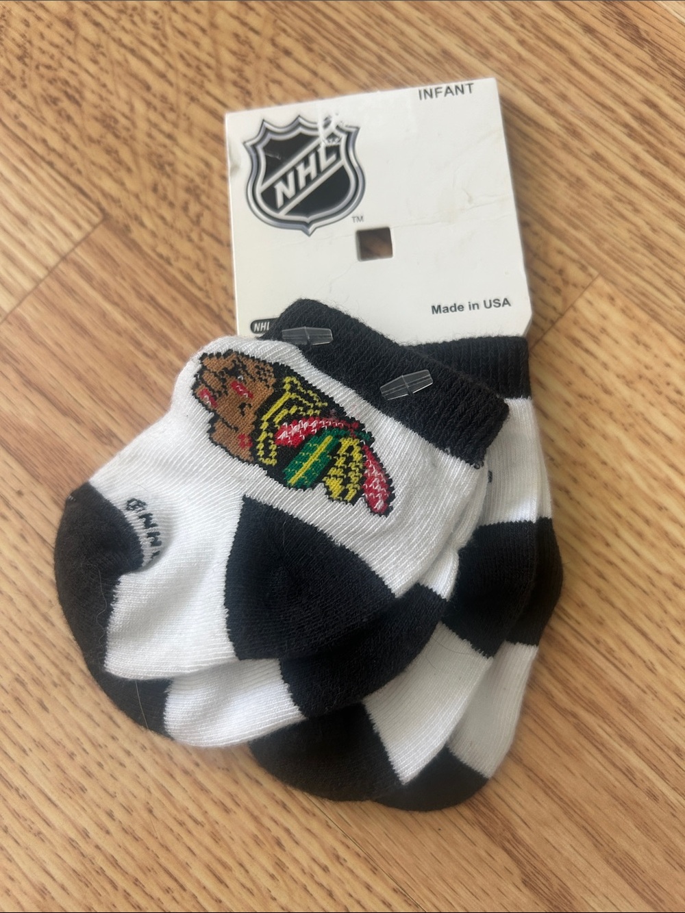 New! NHL Infant Hockey Chicago Black Hawks Logo Crew Socks (2 pair)